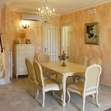 Faidra Villa *